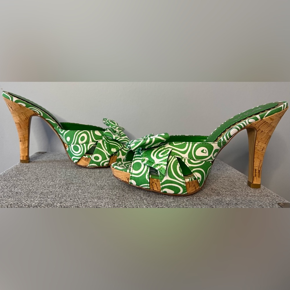 MIA GREEN AND WHITE MULE SANDLE HEELS SIZE 7